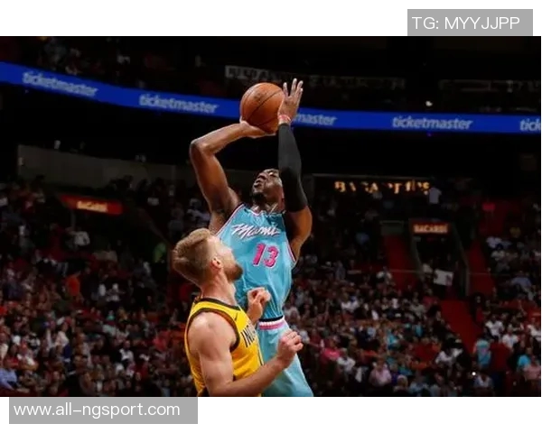 阿德巴约半场表现出色10投7中贡献16分5篮板助力球队高效终结比赛