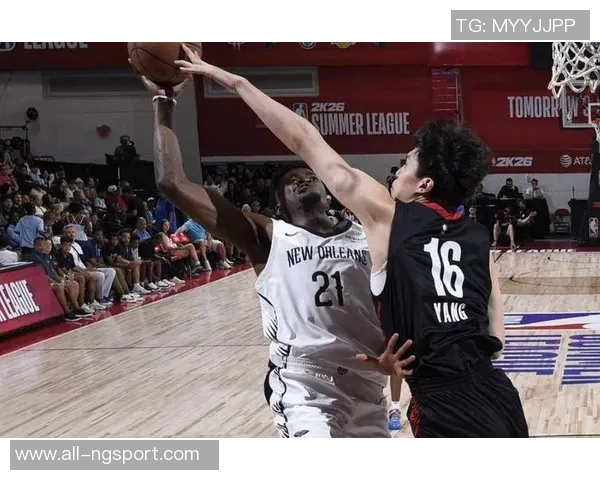 杨瀚森第三节短暂出场两分钟未能触球因掩护犯规被迫下场休息